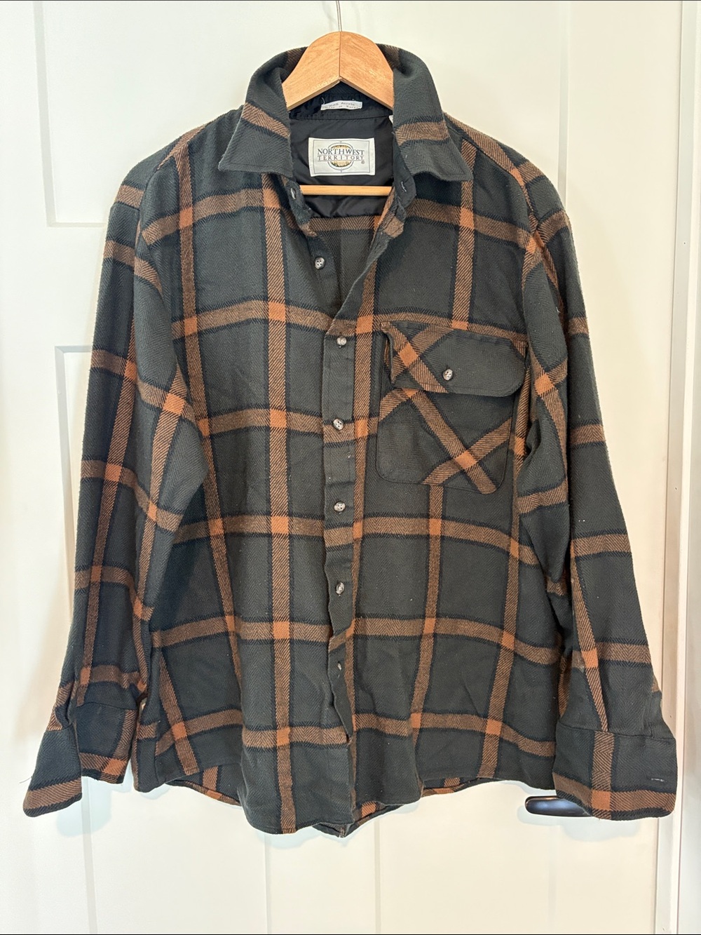 Vintage Northwest Territory Men's Dark Gray & Brown Plaid Button-Down Shirt